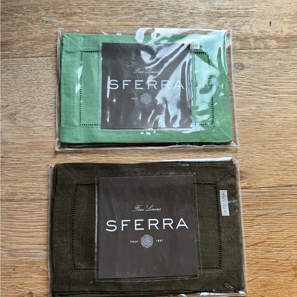 Luxury Sferra Christmas Green and Olive Linen Cocktail Napkins New price firm!